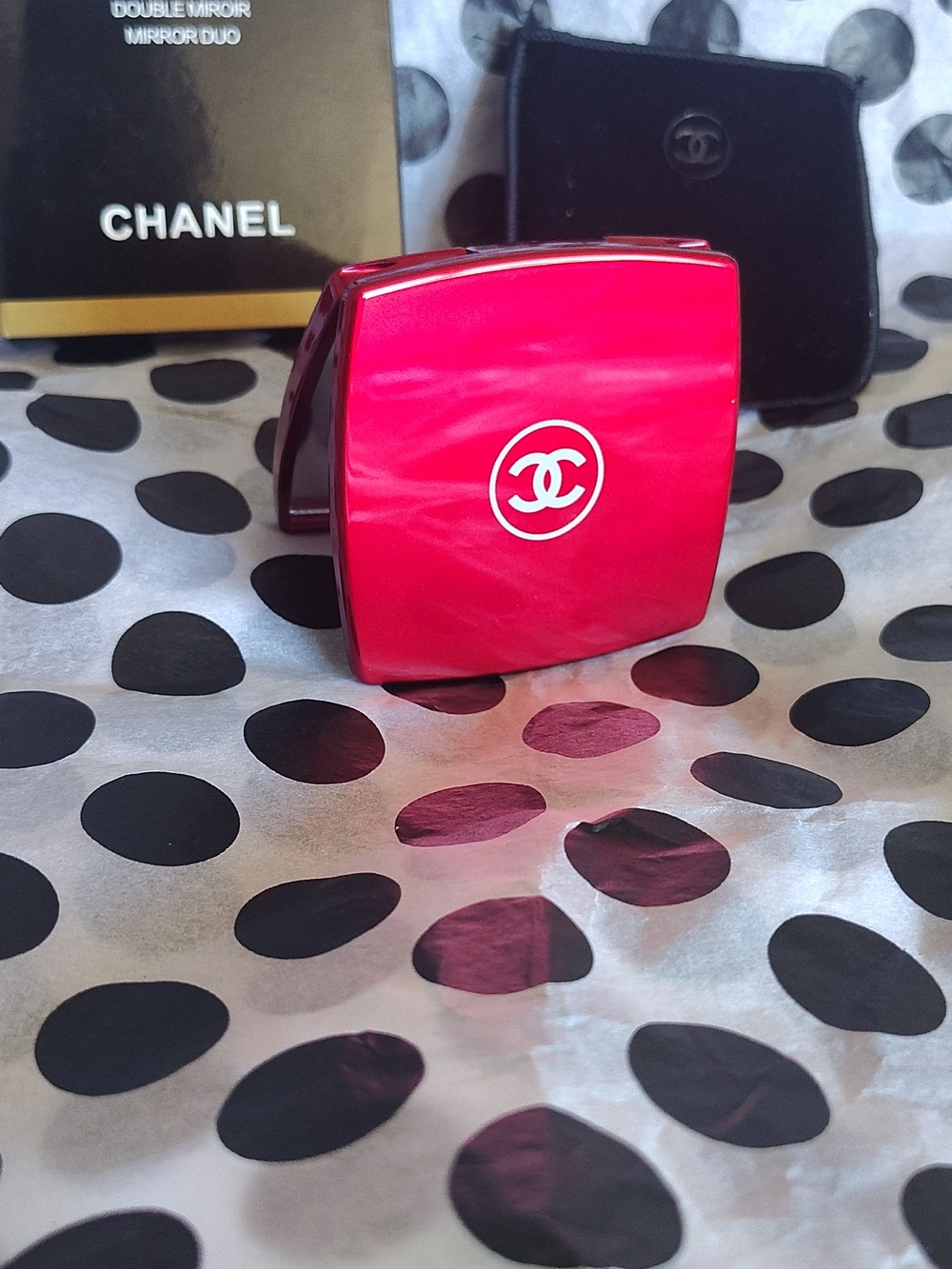 CHANEL Red Compact Mirror with Black Pouch - Picture 4 of 5